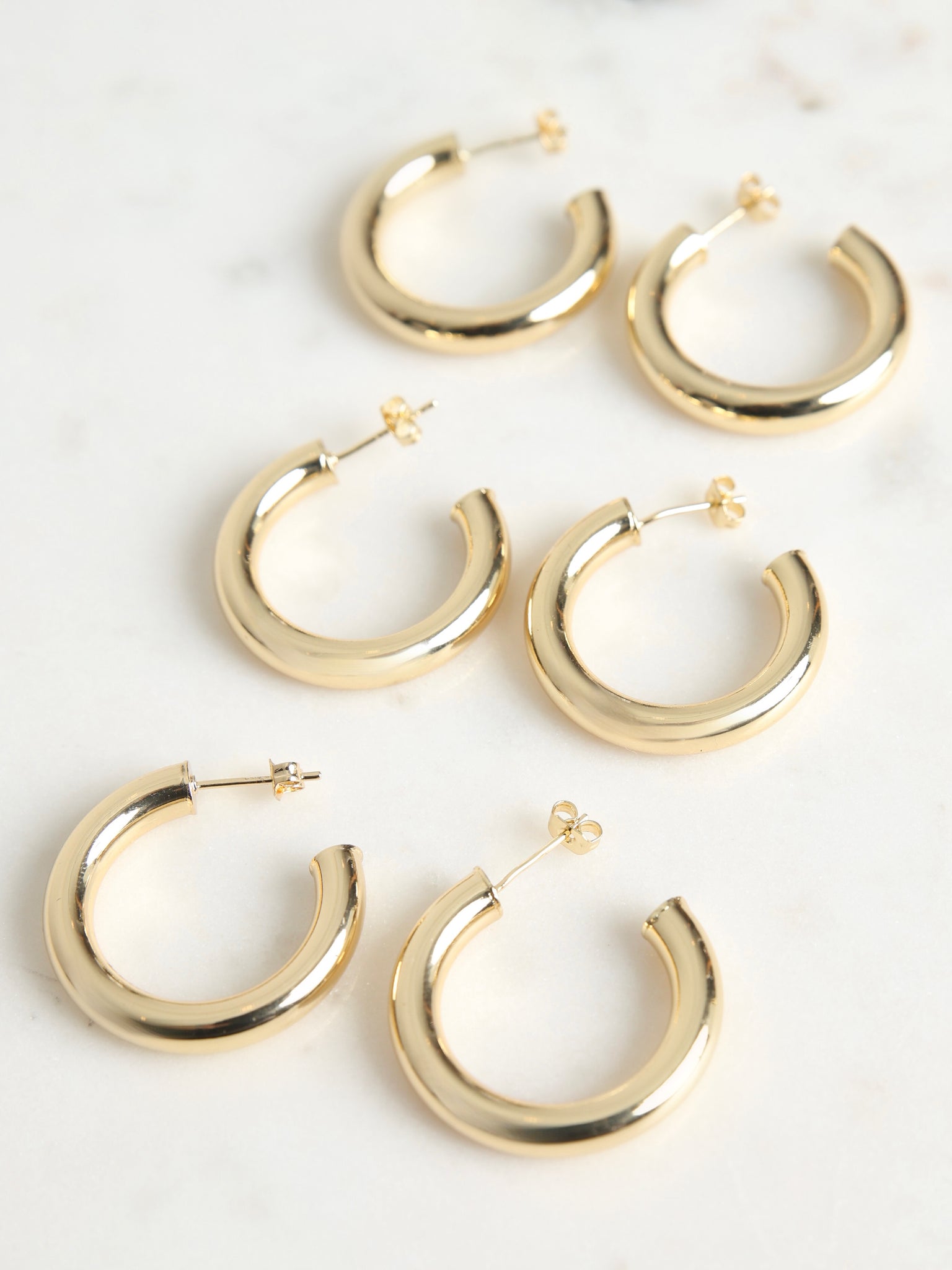 Weightless Classic Hoops